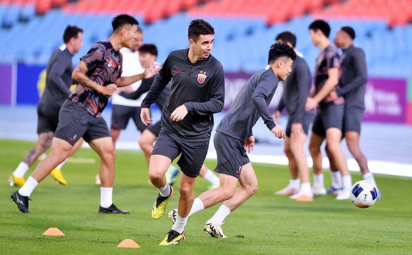 关于上港客场战胜对手，保持不败纪录的信息