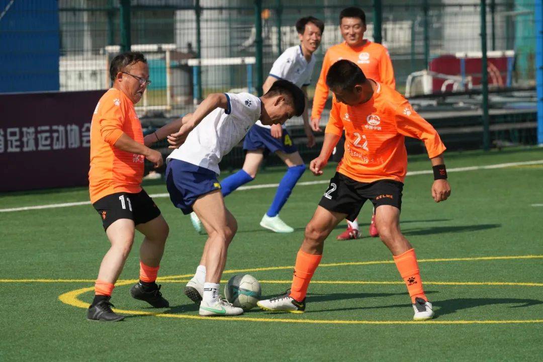 开云体育平台APP-球员们在足球赛场上展现过人技艺