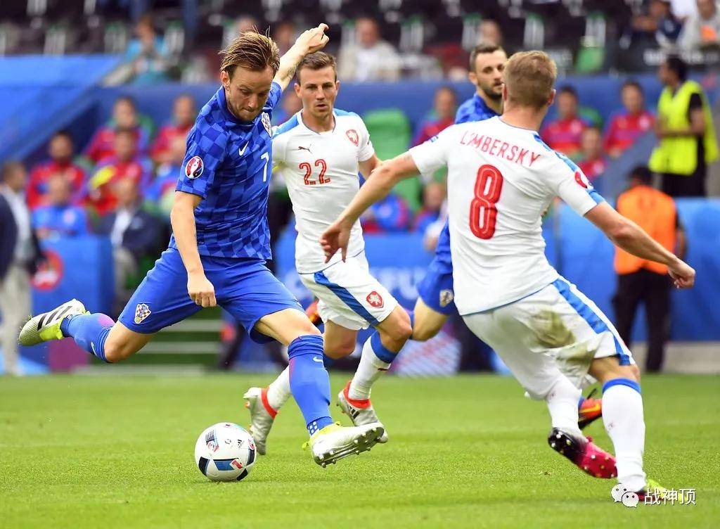 包含韩国队战胜对手，争夺欧洲杯资格的词条