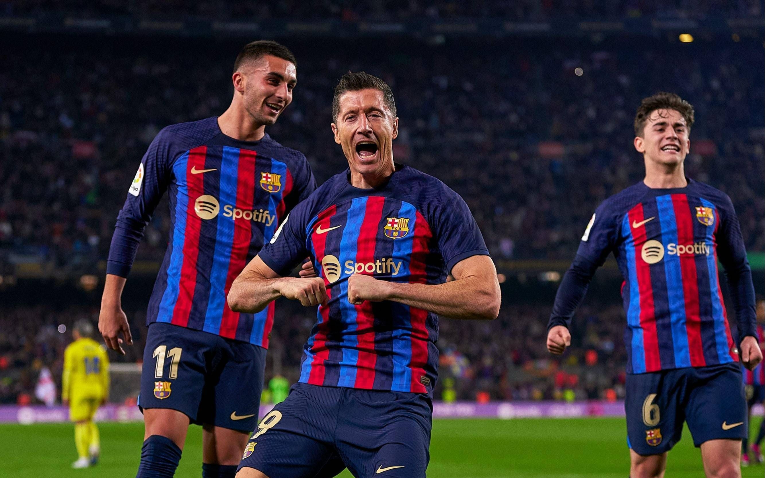 包含巴塞罗那主场不敌皇家社会，遭遇失利的词条