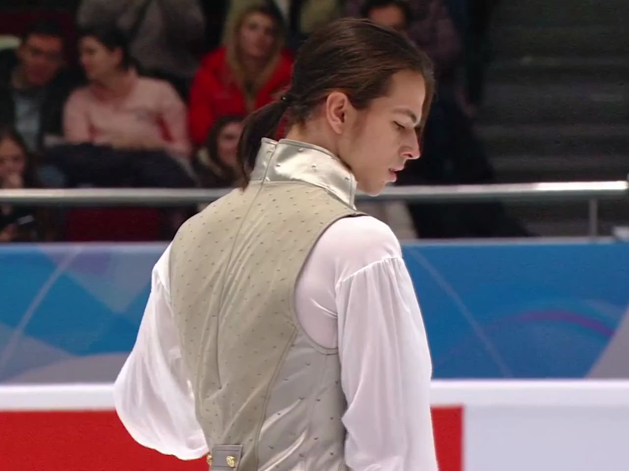 开云官网-俄罗斯运动员勇夺冠军，奉献精彩比赛