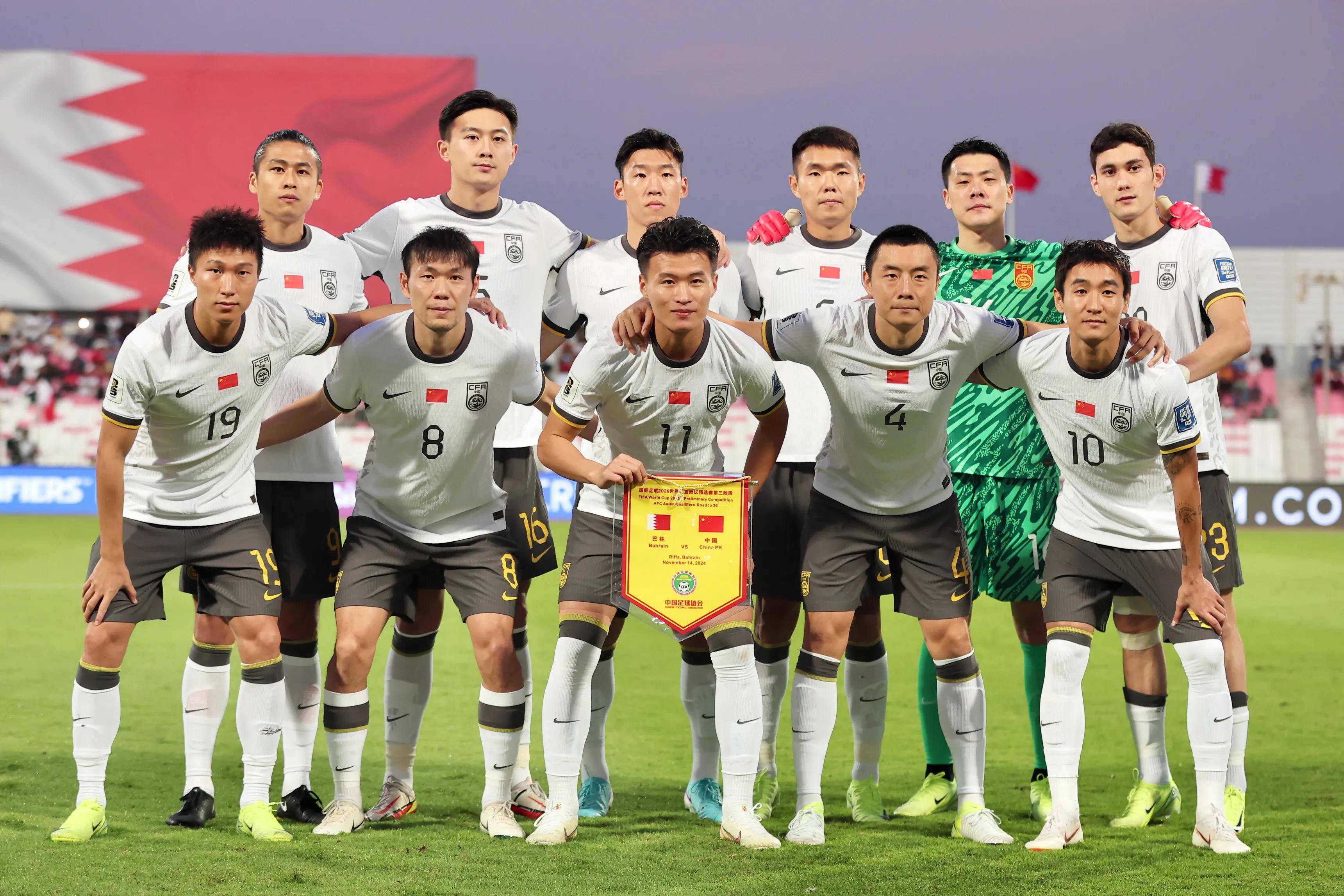 包含荷甲联赛强队球员违规，遭退场罚出的词条