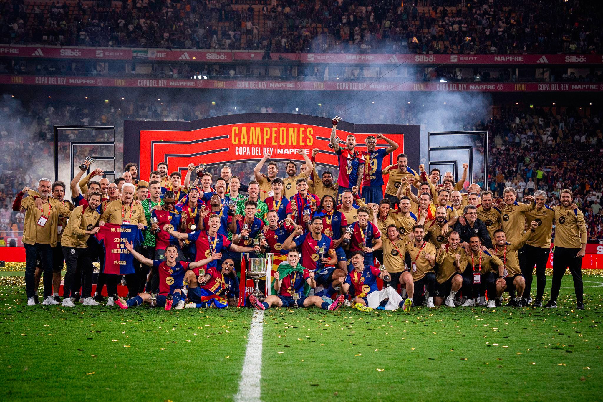 热衷足球的球迷欣赏多场联赛精妙对决