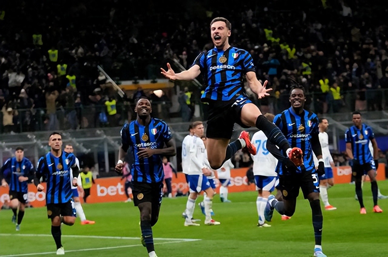 开云平台-包含本轮焦点：AC米兰不敌，球迷沸腾的词条