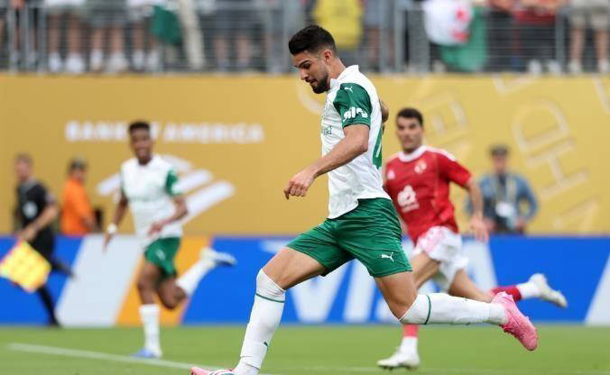 开云体育官网-战术妙用：球队巧取胜利，引领比赛