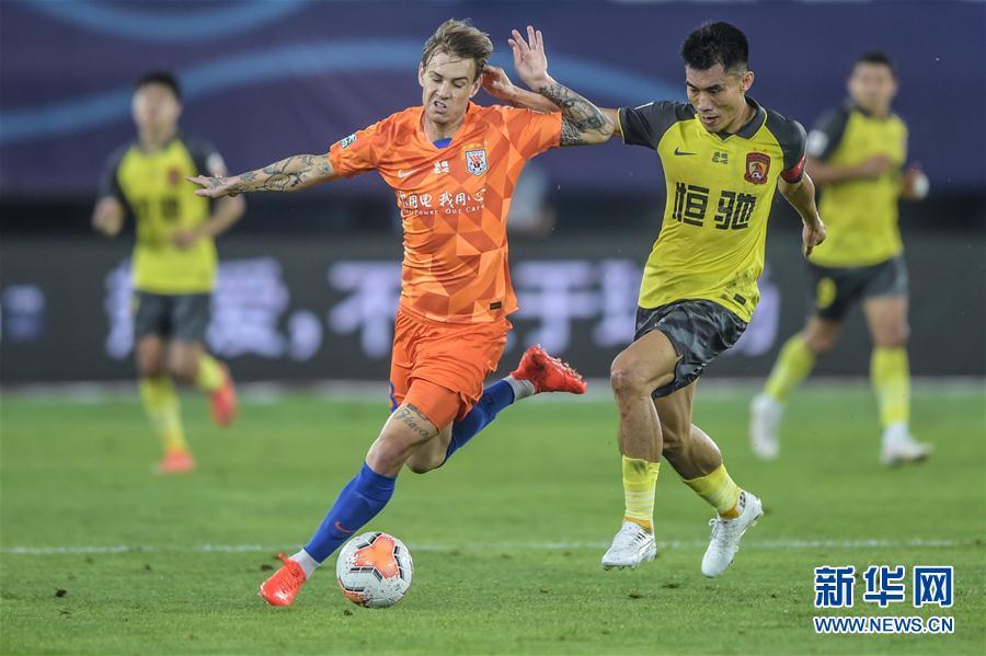 广州恒大淘宝战胜山东队，取得胜利