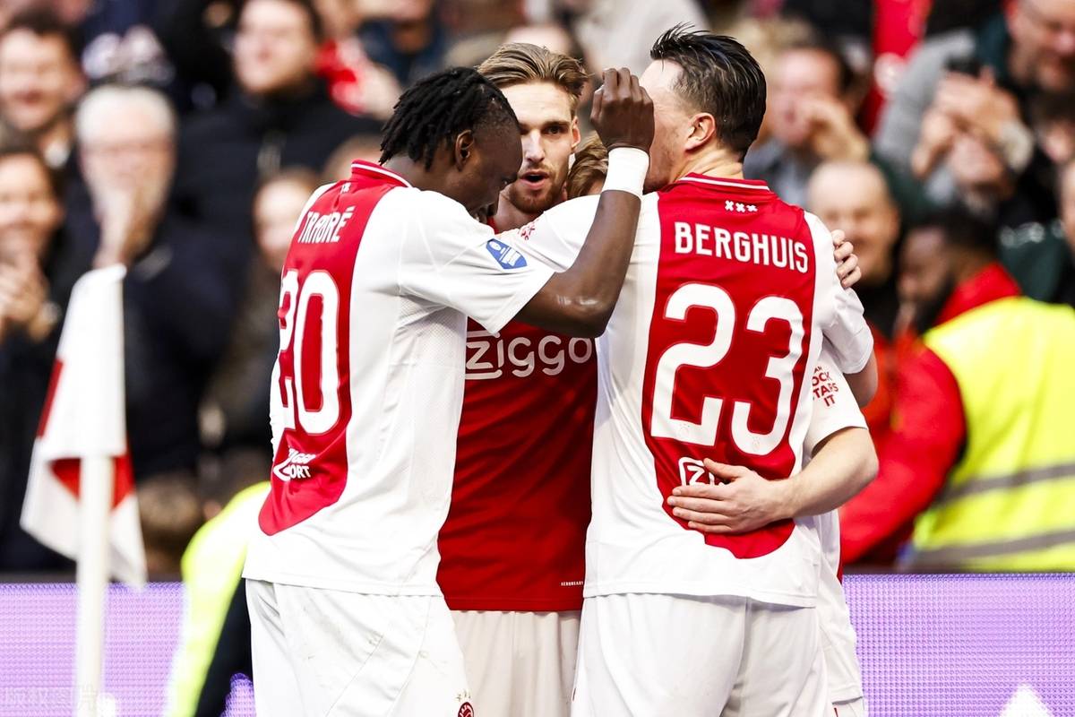 命运之战，阿贾克斯击败对手