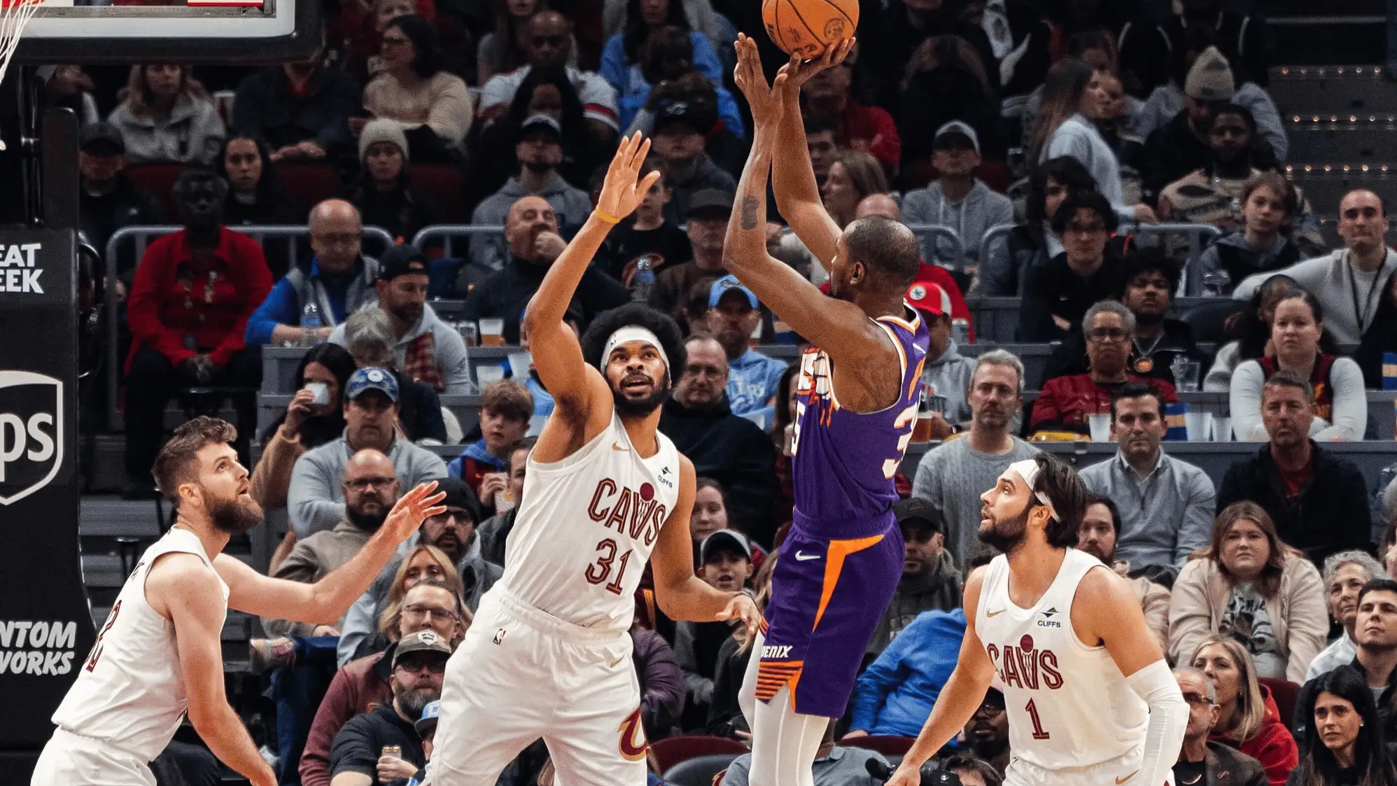 太阳队主场惨败，后卫组合状态低迷难以扭转