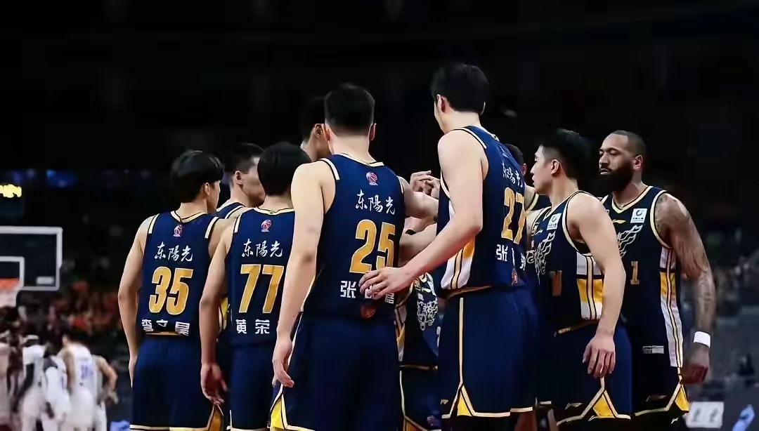 四川男篮外援集体高效，球队反弹成功