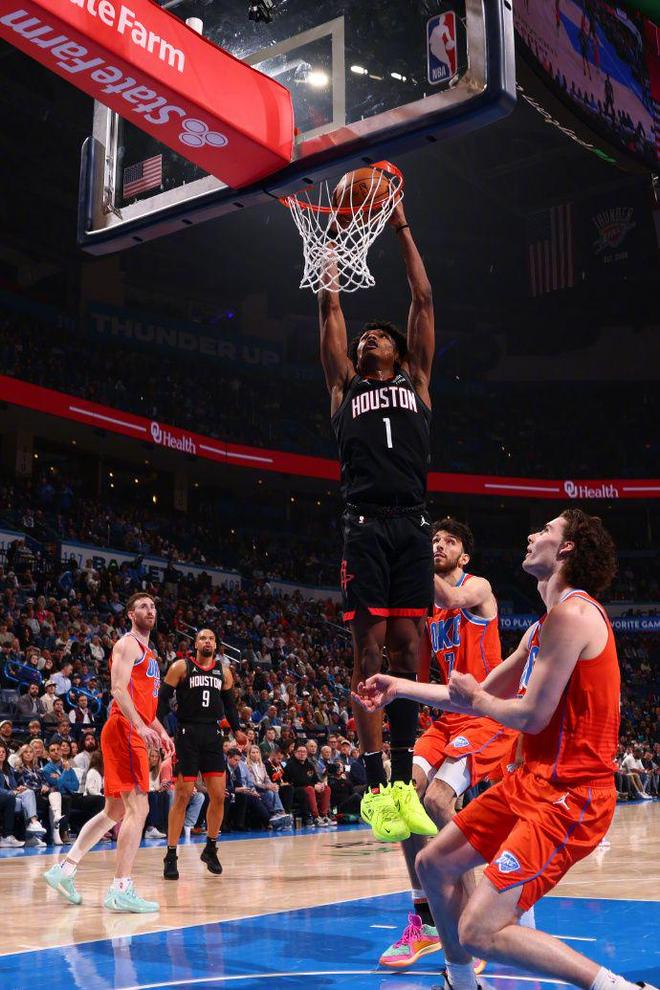 火箭客场险胜爵士，继续保持强劲状态