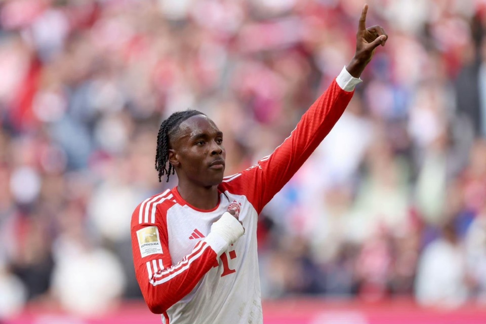 美国爆冷拜仁，德容完成帽子戏法的简单介绍