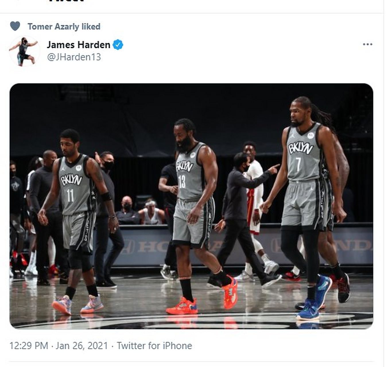 开云体育官网-篮网胜热火，哈登关键时刻稳定