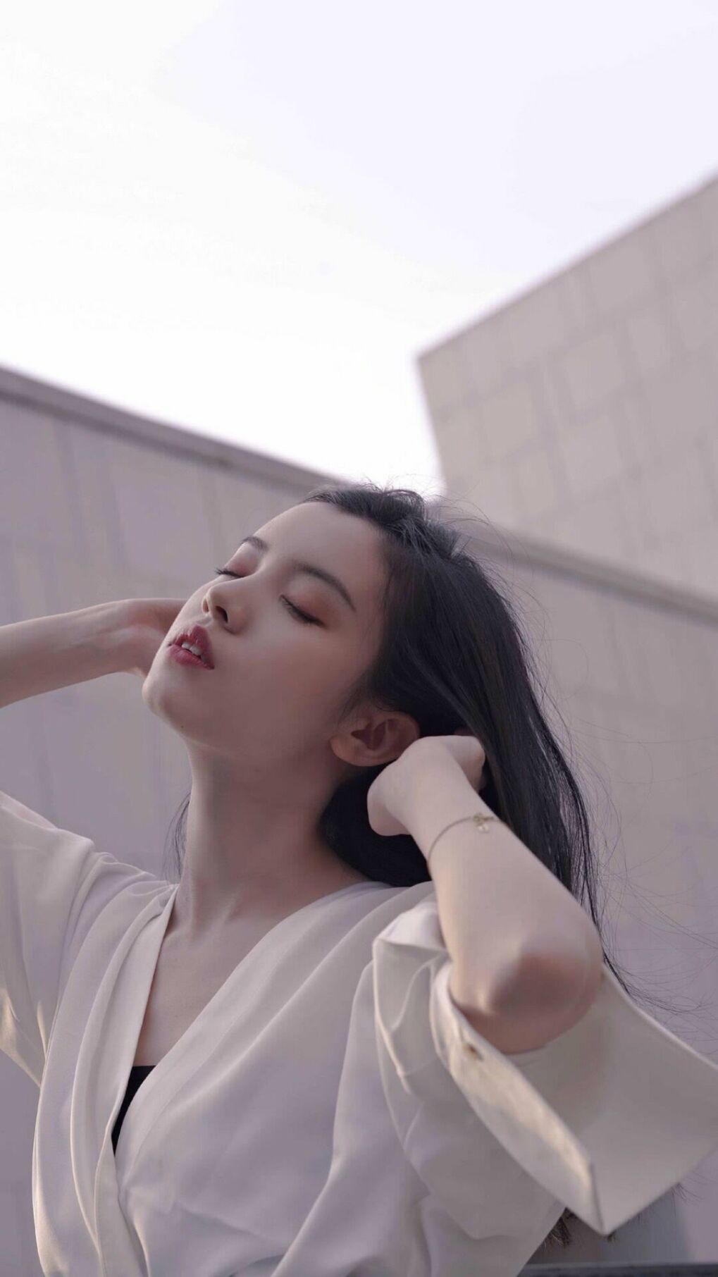 铁血防线锁死东方利刃，爱德华兹在活塞窒息防守下的无解表演