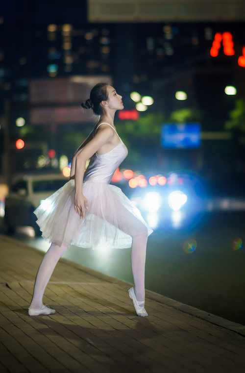 北境风暴席卷郁金香，德意志利刃淬火重生—从加拿大爆冷看足球新秩序