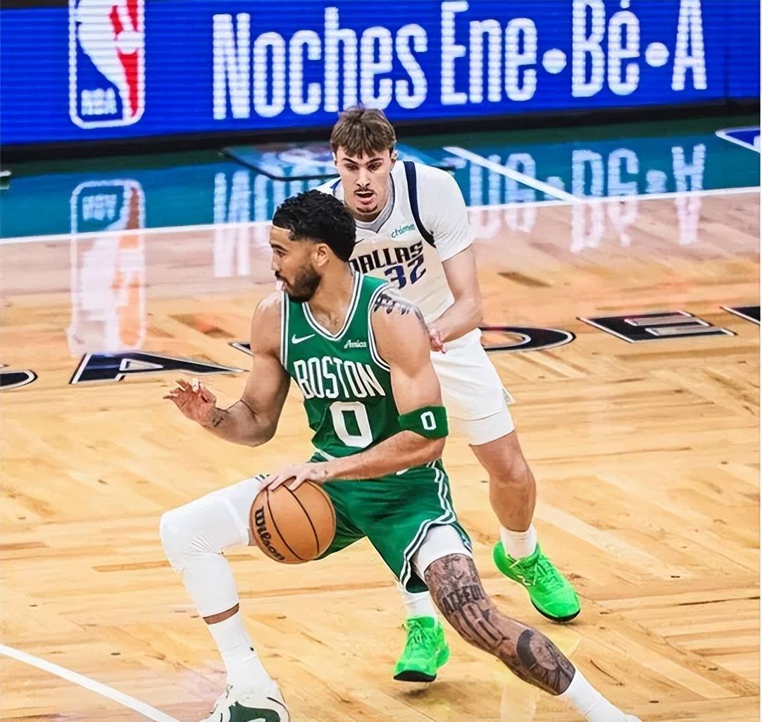 塔图姆持续制造杀伤，黄蜂翻盘湖人